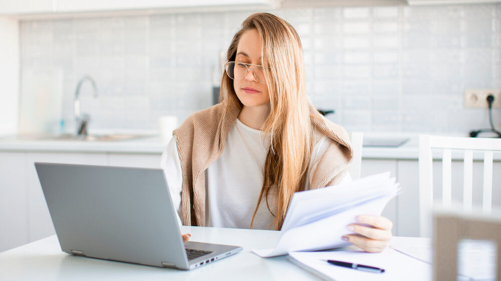 Woman working online to organize her payroll to pay her employees